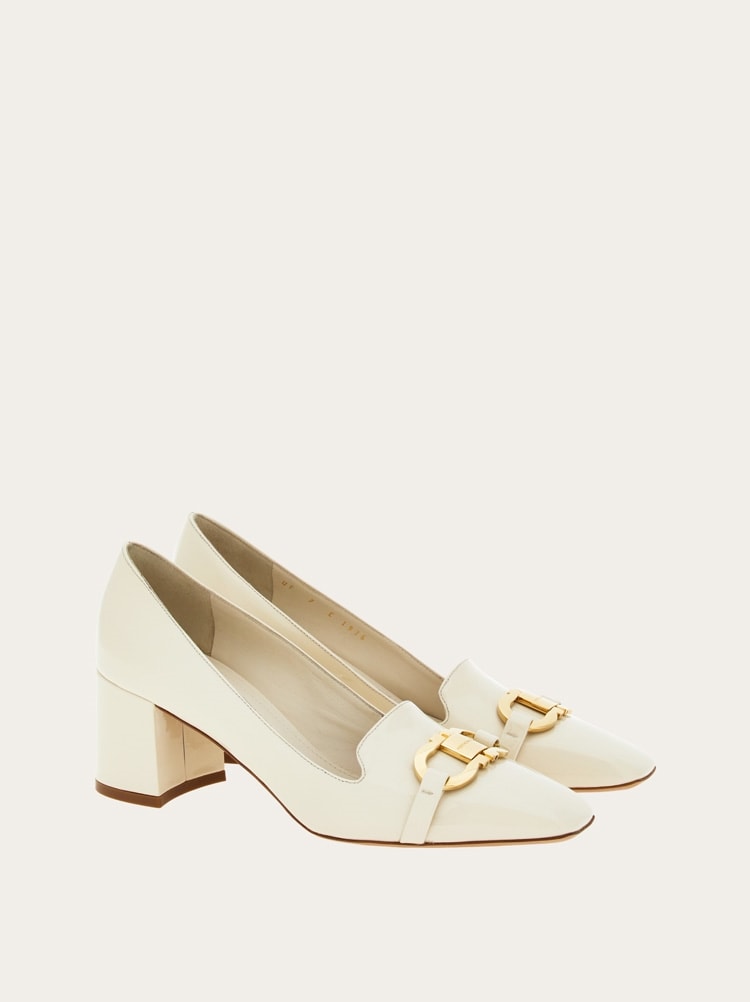 Pump with Gancini ornament - Image 1